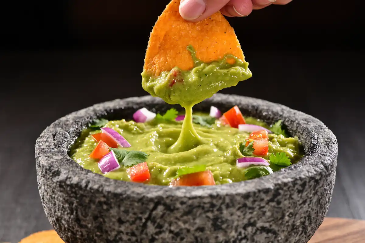 Guacamole com Chips de Batata-doce: O Aperitivo Perfeito que Vai Conquistar Todo Mundo!