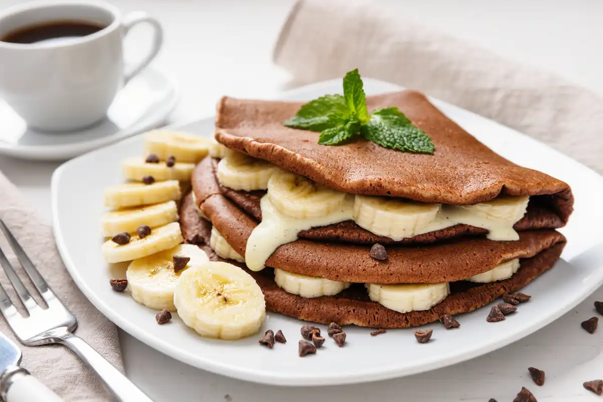 Panqueca Fit de Cacau com Recheio de Creme de Banana: O Café da Manhã que Parece Sobremesa!