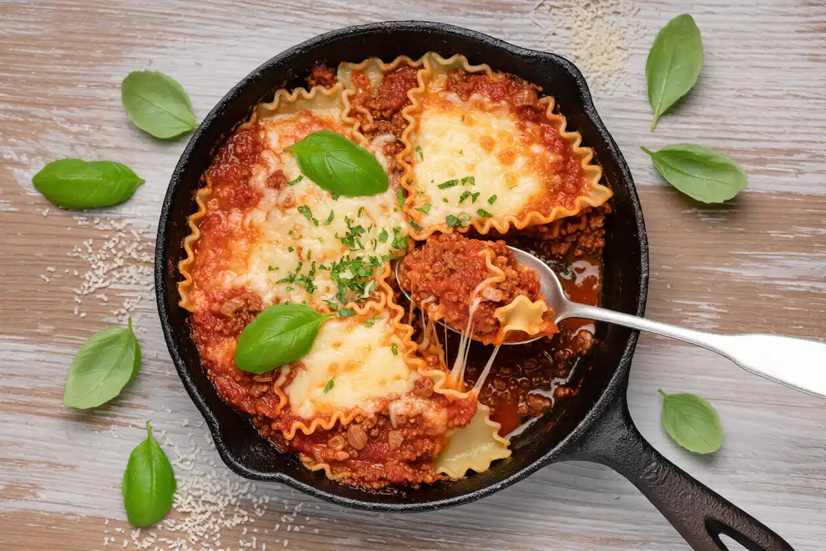Lasanha de Frigideira: A Solução Genial Para Quando a Vontade Aperta